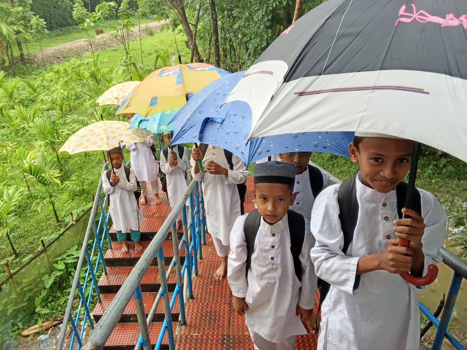 Mercy Institute — students heading to class